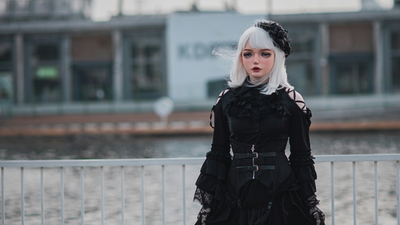 Gothic gilet als element van de dark academia stijl